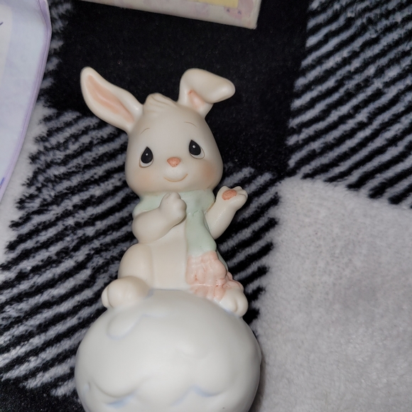 Vintage Precious Moments 1996 "Snowbunny Loves You Like I Do" in original box - Picture 8 of 10